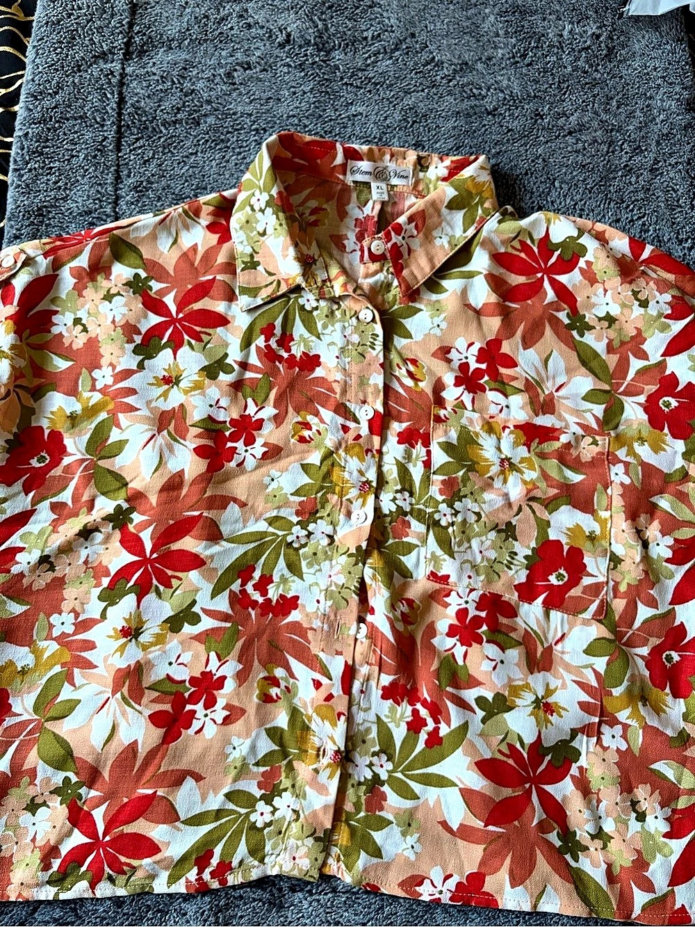 Gem & Vine Floral Button-Down Shirt in Pink & Red Size XL
